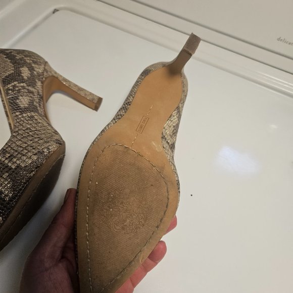 VINCE CAMUTO Python Retsie Pointed Toe Heels 9.5 - Picture 5 of 10
